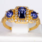 Ring aus goldplattierterr Legierung mit blauem Emporia®-Kristall und weißem Emporia® Kristall