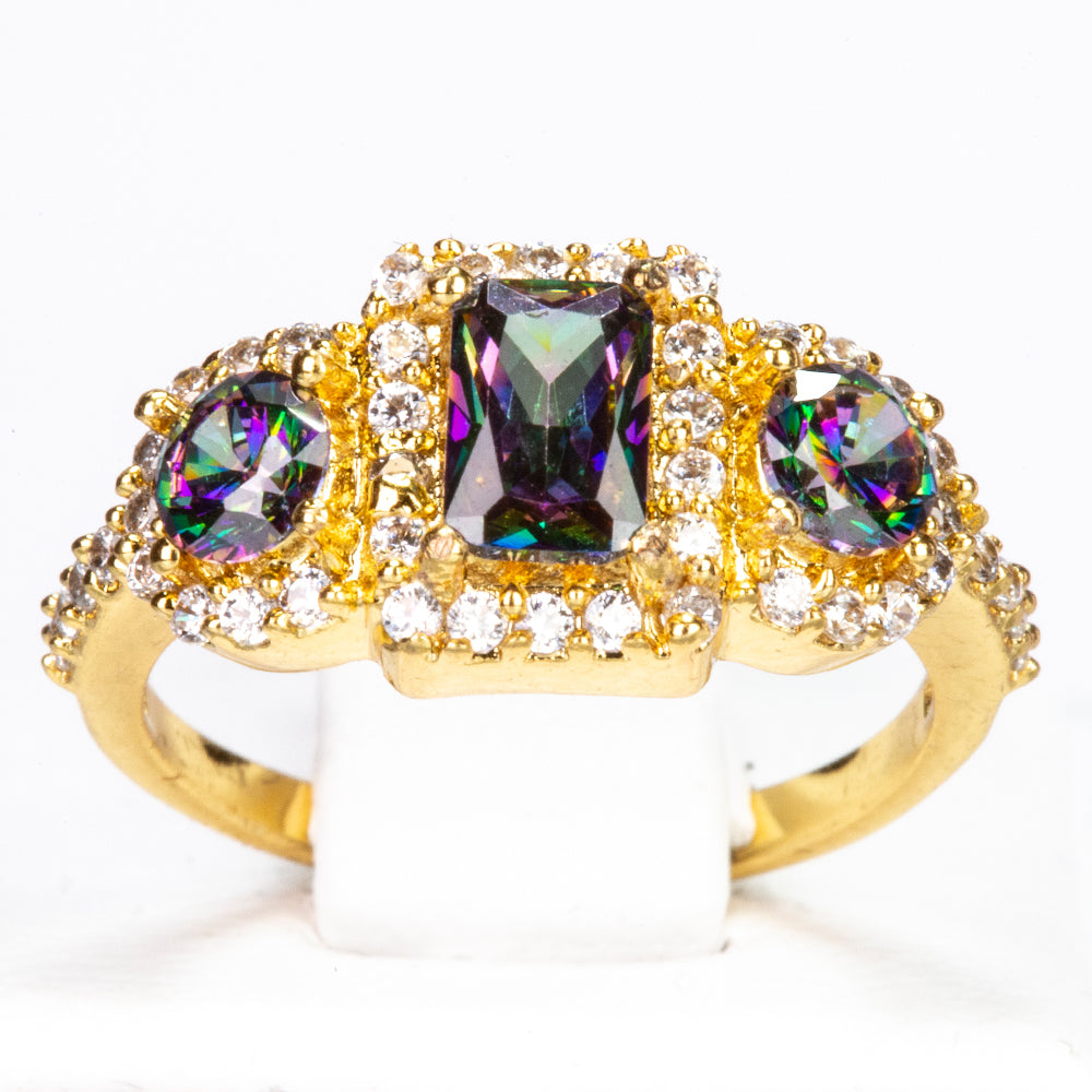 Ring aus goldplattierterr Legierung mit grünem Emporia® Kristall und weißem Emporia® Kristall 1 