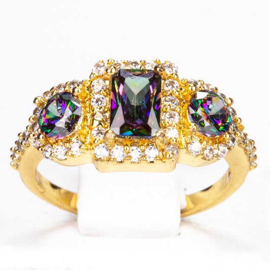 Ring aus goldplattierterr Legierung mit grünem Emporia® Kristall und weißem Emporia® Kristall
