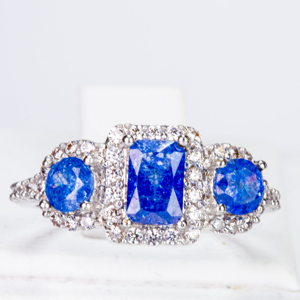 Ring aus goldplattierterr Legierung mit blauem Emporia®-Kristall und weißem Emporia® Kristall