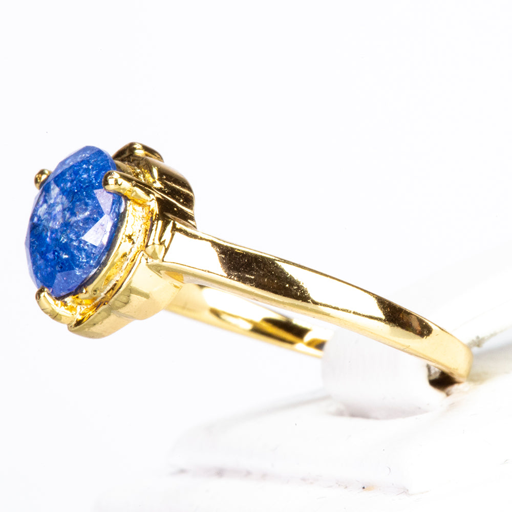 Ring aus goldplattierterr Legierung mit blauem Emporia®-Kristall 3 
