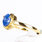 Ring aus goldplattierterr Legierung mit blauem Emporia®-Kristall