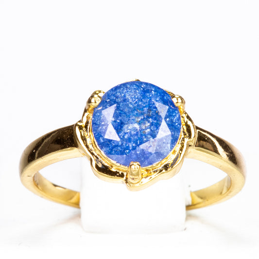 Ring aus goldplattierterr Legierung mit blauem Emporia®-Kristall