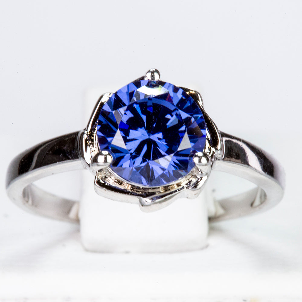 Ring aus goldplattierterr Legierung mit blauem Emporia®-Kristall