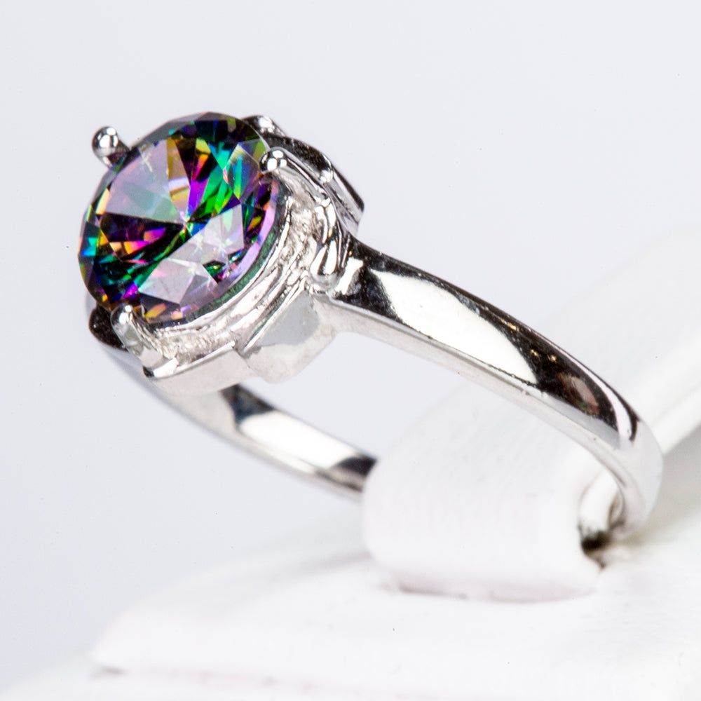 Ring aus goldplattierterr Legierung mit grünem Emporia® Kristall