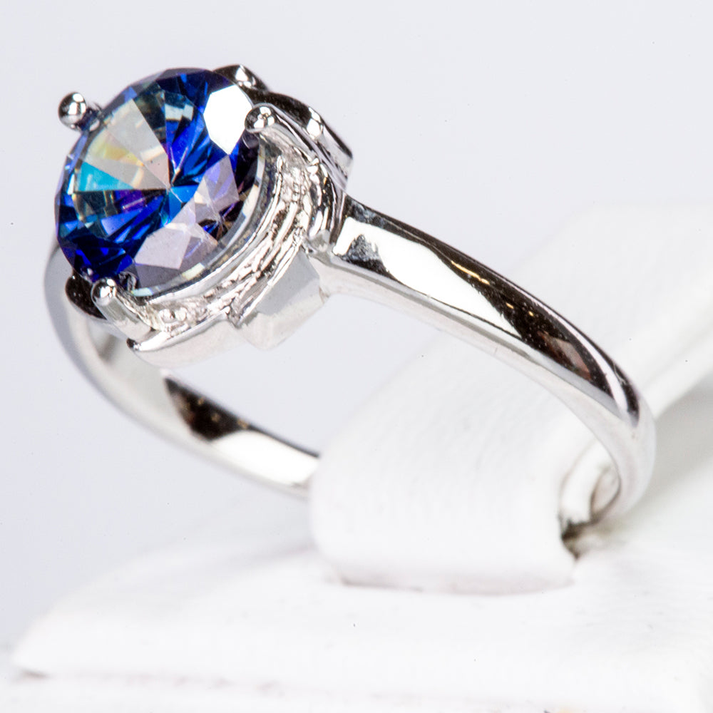 Ring aus goldplattierterr Legierung mit blauem Emporia®-Kristall
