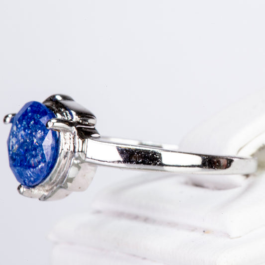 Ring aus goldplattierterr Legierung mit blauem Emporia®-Kristall