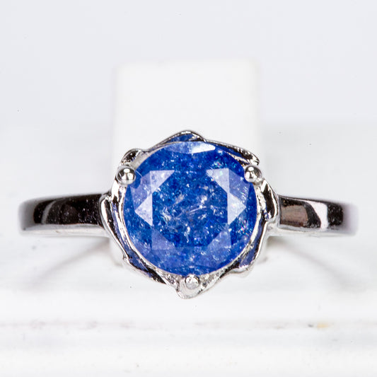 Ring aus goldplattierterr Legierung mit blauem Emporia®-Kristall
