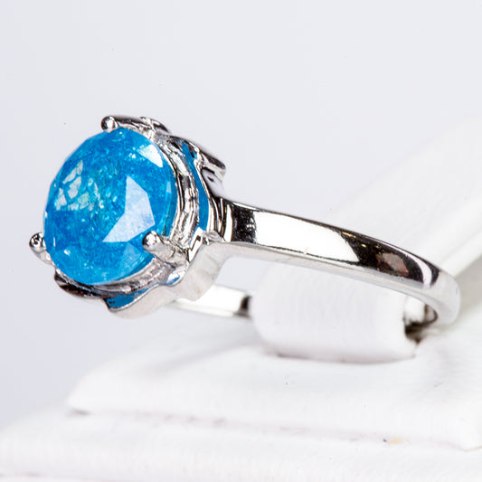 Ring aus goldplattierterr Legierung mit blauem Emporia®-Kristall