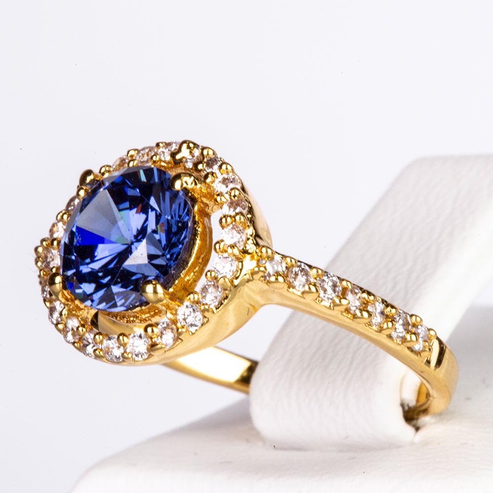 Ring aus goldplattierterr Legierung mit blauem Emporia®-Kristall und weißem Emporia® Kristall 2 