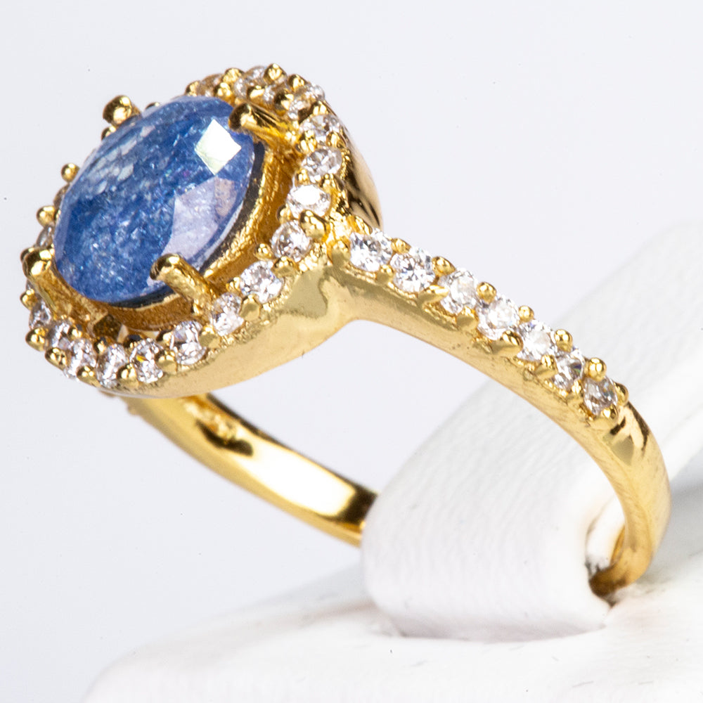 Ring aus goldplattierterr Legierung mit blauem Emporia®-Kristall und weißem Emporia® Kristall