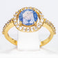 Ring aus goldplattierterr Legierung mit blauem Emporia®-Kristall und weißem Emporia® Kristall