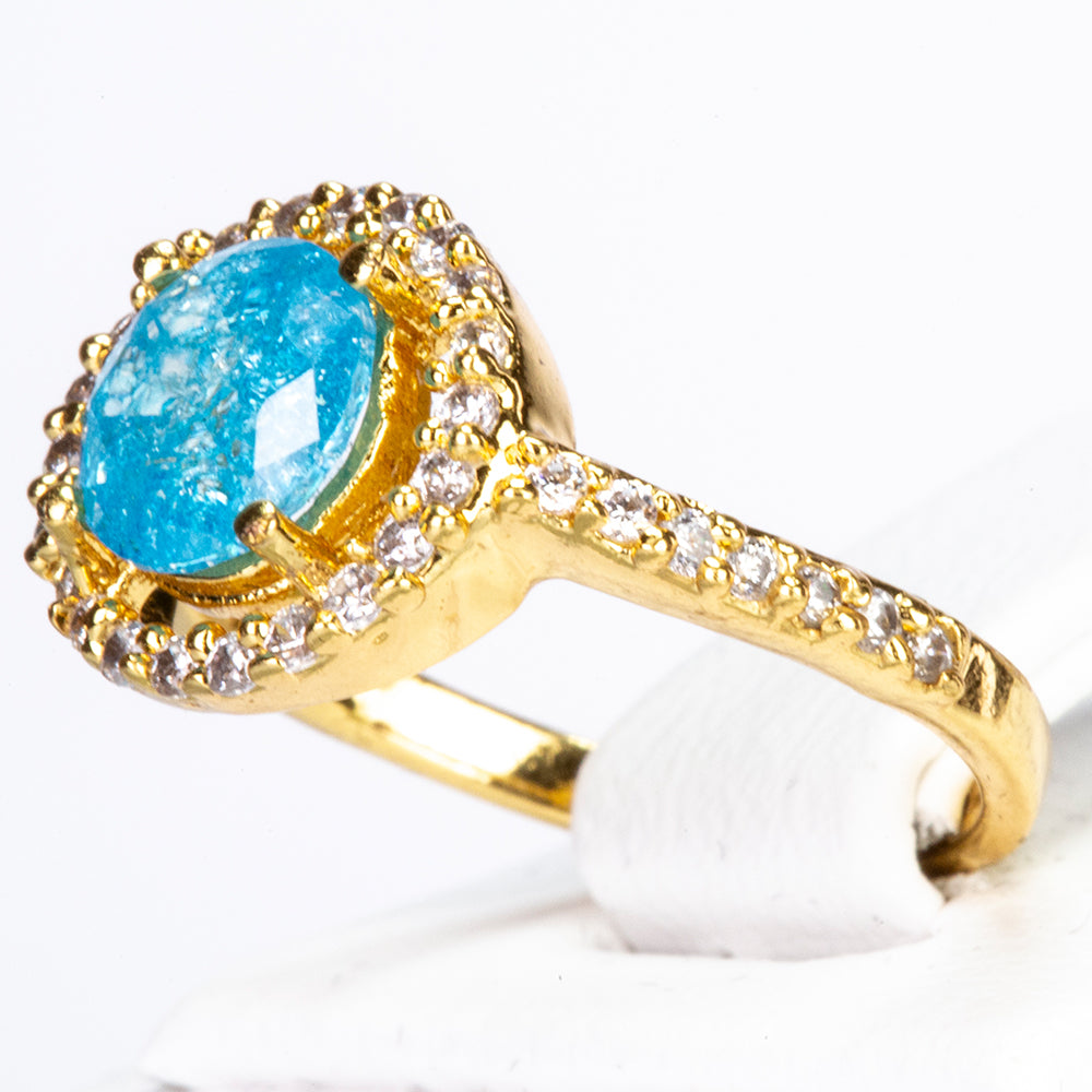 Ring aus goldplattierterr Legierung mit blauem Emporia®-Kristall und weißem Emporia® Kristall