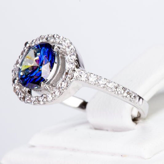Ring aus goldplattierterr Legierung mit blauem Emporia®-Kristall und weißem Emporia® Kristall