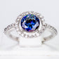 Ring aus goldplattierterr Legierung mit blauem Emporia®-Kristall und weißem Emporia® Kristall