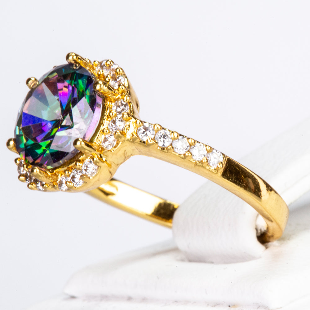 Ring aus goldplattierterr Legierung mit grünem Emporia® Kristall und weißem Emporia® Kristall