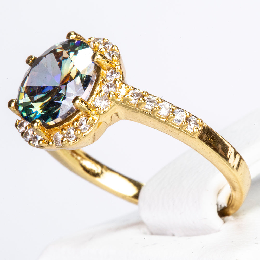 Ring aus goldplattierterr Legierung mit grünem Emporia® Kristall und weißem Emporia® Kristall 2 