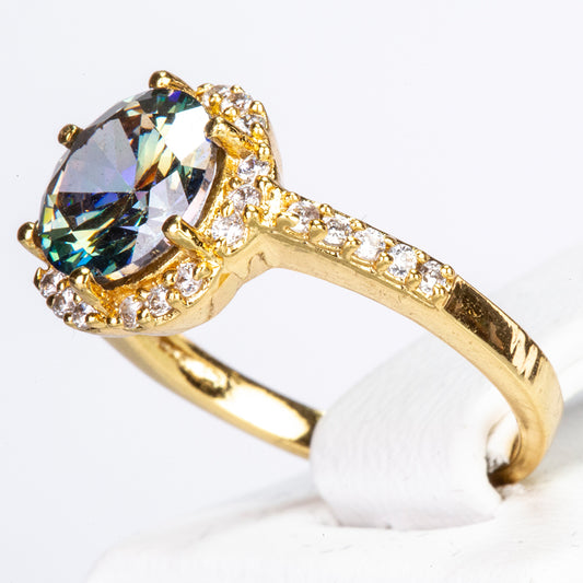 Ring aus goldplattierterr Legierung mit grünem Emporia® Kristall und weißem Emporia® Kristall