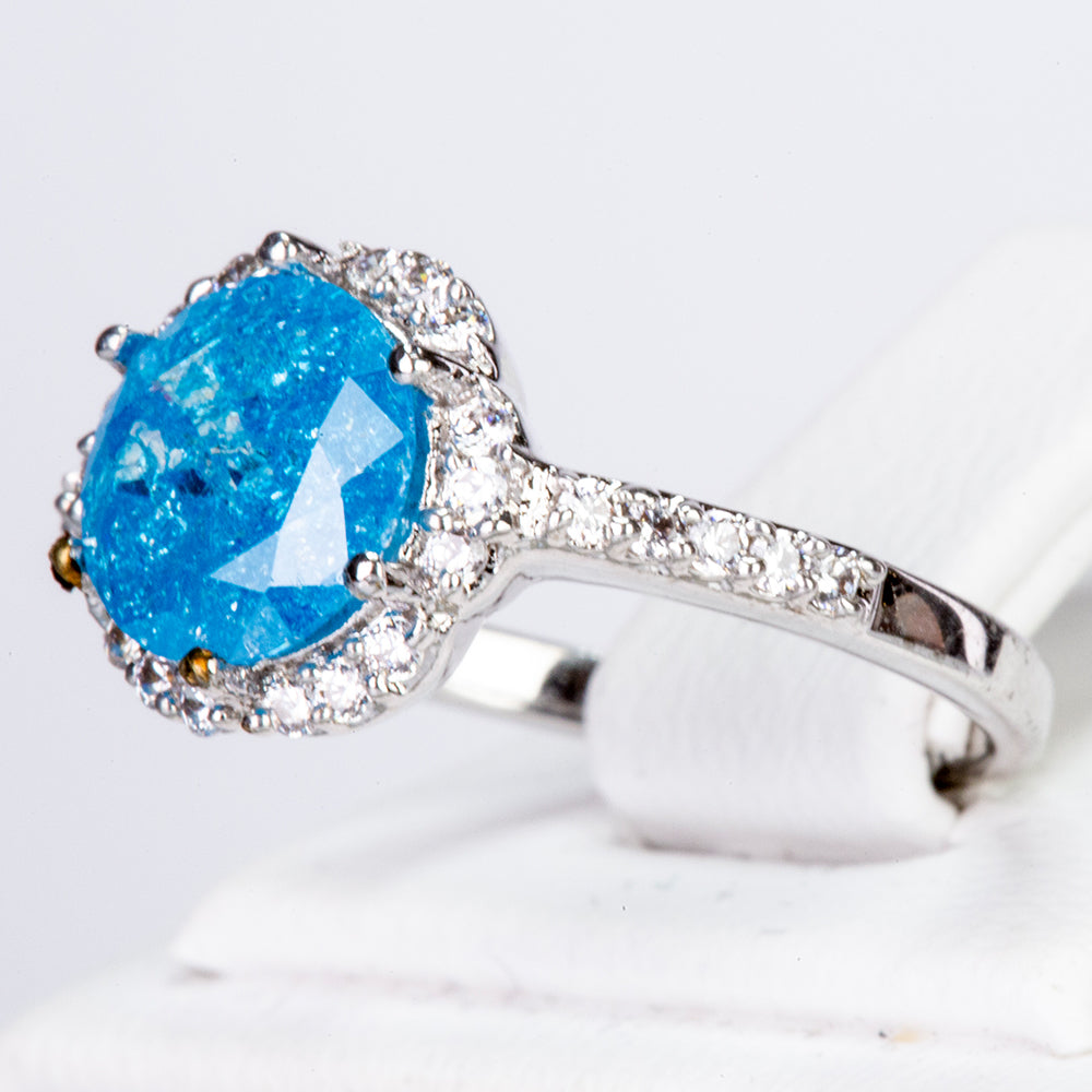 Ring aus goldplattierterr Legierung mit blauem Emporia®-Kristall und weißem Emporia® Kristall 2 