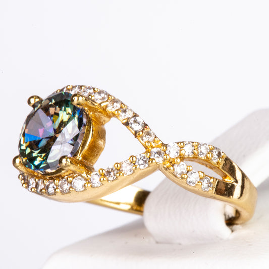 Ring aus goldplattierterr Legierung mit grünem Emporia® Kristall und weißem Emporia® Kristall
