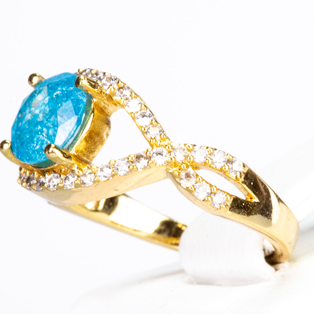 Ring aus goldplattierterr Legierung mit blauem Emporia®-Kristall und weißem Emporia® Kristall