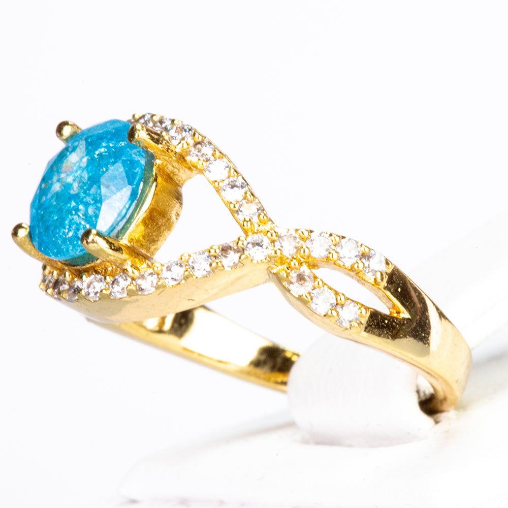Ring aus goldplattierterr Legierung mit blauem Emporia®-Kristall und weißem Emporia® Kristall