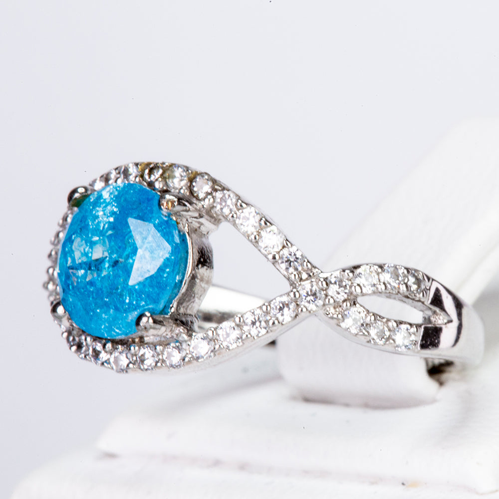 Ring aus goldplattierterr Legierung mit blauem Emporia®-Kristall und weißem Emporia® Kristall 2 
