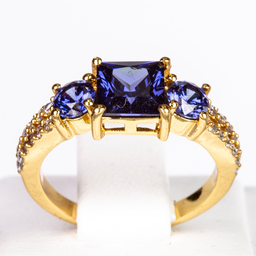Ring aus goldplattierterr Legierung mit blauem Emporia®-Kristall und weißem Emporia® Kristall 1 