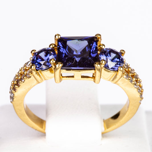 Ring aus goldplattierterr Legierung mit blauem Emporia®-Kristall und weißem Emporia® Kristall