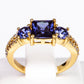 Ring aus goldplattierterr Legierung mit blauem Emporia®-Kristall und weißem Emporia® Kristall