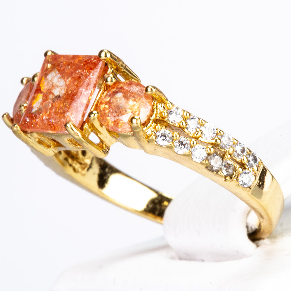 Ring aus goldplattierterr Legierung mit orangefarbenem Emporia® Kristall und weißem Emporia® Kristall 2 