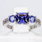 Ring aus goldplattierterr Legierung mit blauem Emporia®-Kristall und weißem Emporia® Kristall
