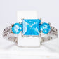Ring aus goldplattierterr Legierung mit blauem Emporia®-Kristall und weißem Emporia® Kristall