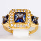 Ring aus goldplattierterr Legierung mit blauem Emporia®-Kristall und weißem Emporia® Kristall