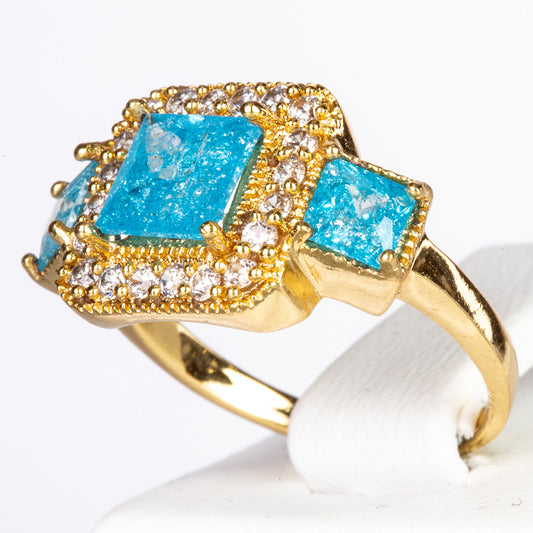 Ring aus goldplattierterr Legierung mit blauem Emporia®-Kristall und weißem Emporia® Kristall
