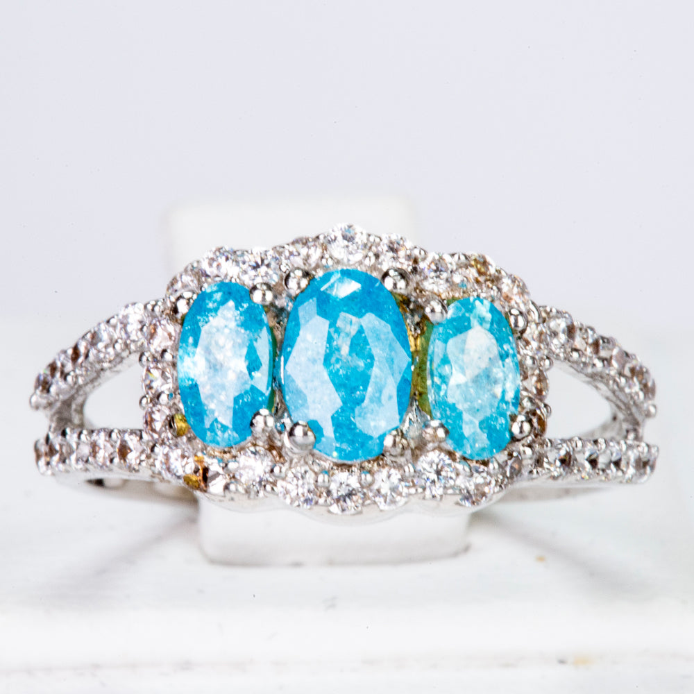 Ring aus goldplattierterr Legierung mit blauem Emporia®-Kristall und weißem Emporia® Kristall