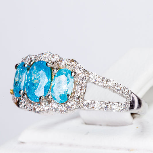 Ring aus goldplattierterr Legierung mit blauem Emporia®-Kristall und weißem Emporia® Kristall