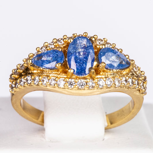 Ring aus goldplattierterr Legierung mit blauem Emporia®-Kristall und weißem Emporia® Kristall