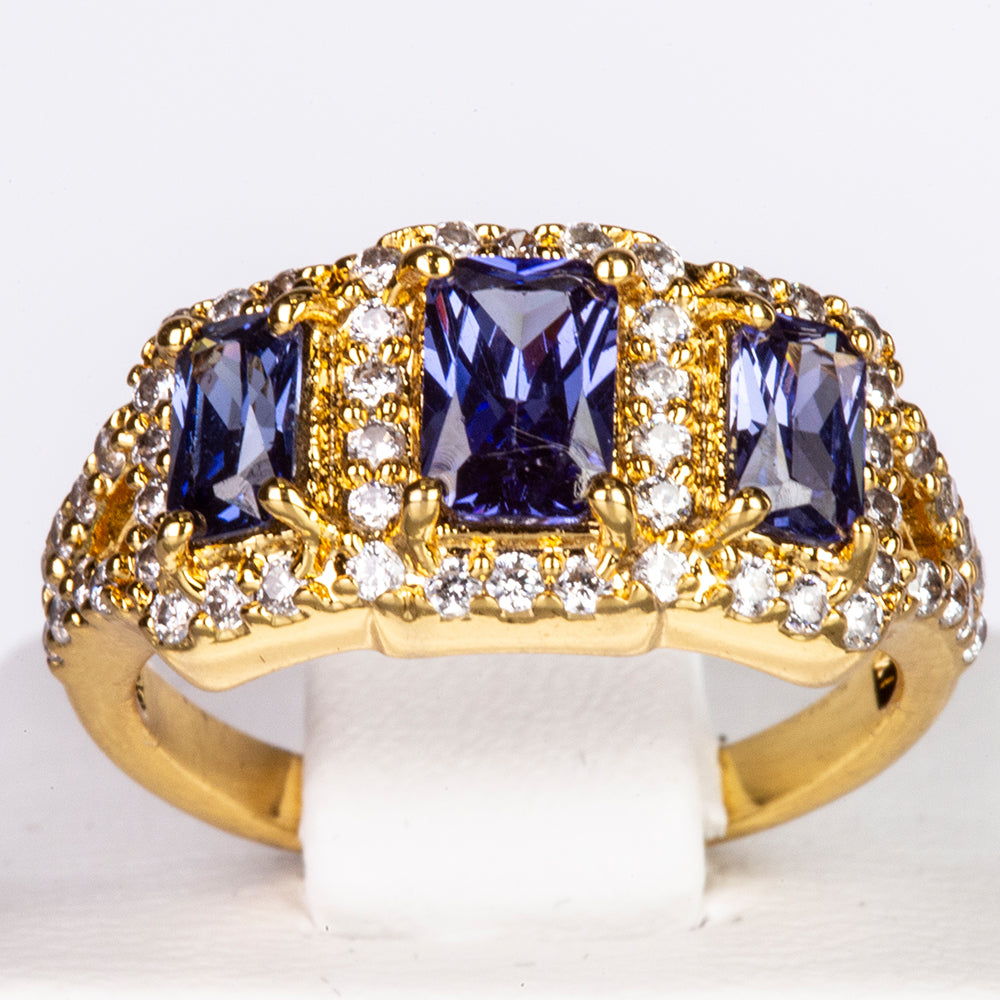 Ring aus goldplattierterr Legierung mit blauem Emporia®-Kristall und weißem Emporia® Kristall 1 