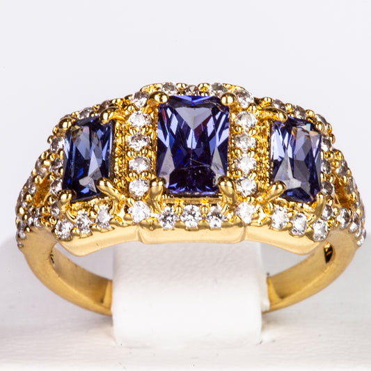 Ring aus goldplattierterr Legierung mit blauem Emporia®-Kristall und weißem Emporia® Kristall