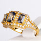 Ring aus goldplattierterr Legierung mit blauem Emporia®-Kristall und weißem Emporia® Kristall