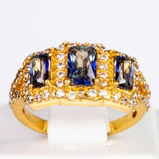 Ring aus goldplattierterr Legierung mit blauem Emporia®-Kristall und weißem Emporia® Kristall