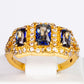 Ring aus goldplattierterr Legierung mit blauem Emporia®-Kristall und weißem Emporia® Kristall