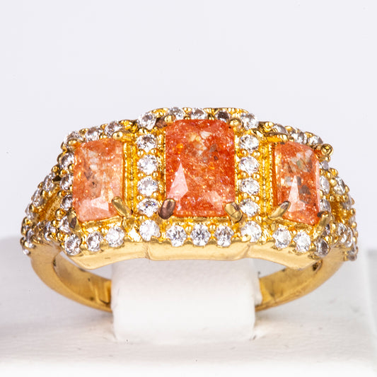 Ring aus goldplattierterr Legierung mit orangefarbenem Emporia® Kristall und weißem Emporia® Kristall