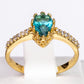 Ring aus goldplattierterr Legierung mit grünem Emporia® Kristall und weißem Emporia® Kristall