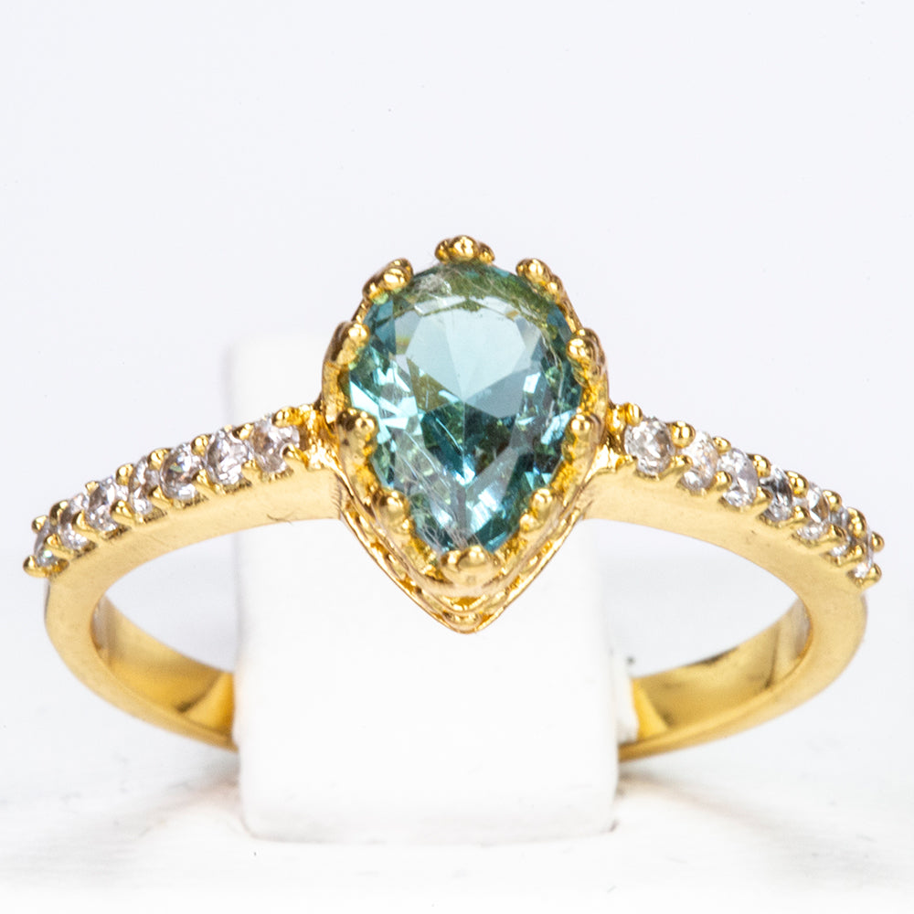 Ring aus goldplattierterr Legierung mit blauem Emporia®-Kristall und weißem Emporia® Kristall
