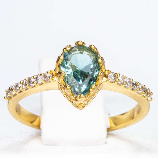 Ring aus goldplattierterr Legierung mit blauem Emporia®-Kristall und weißem Emporia® Kristall