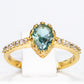 Ring aus goldplattierterr Legierung mit blauem Emporia®-Kristall und weißem Emporia® Kristall