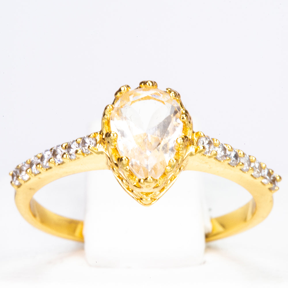 Ring aus goldplattierterr Legierung mit weißem Emporia® Kristall
