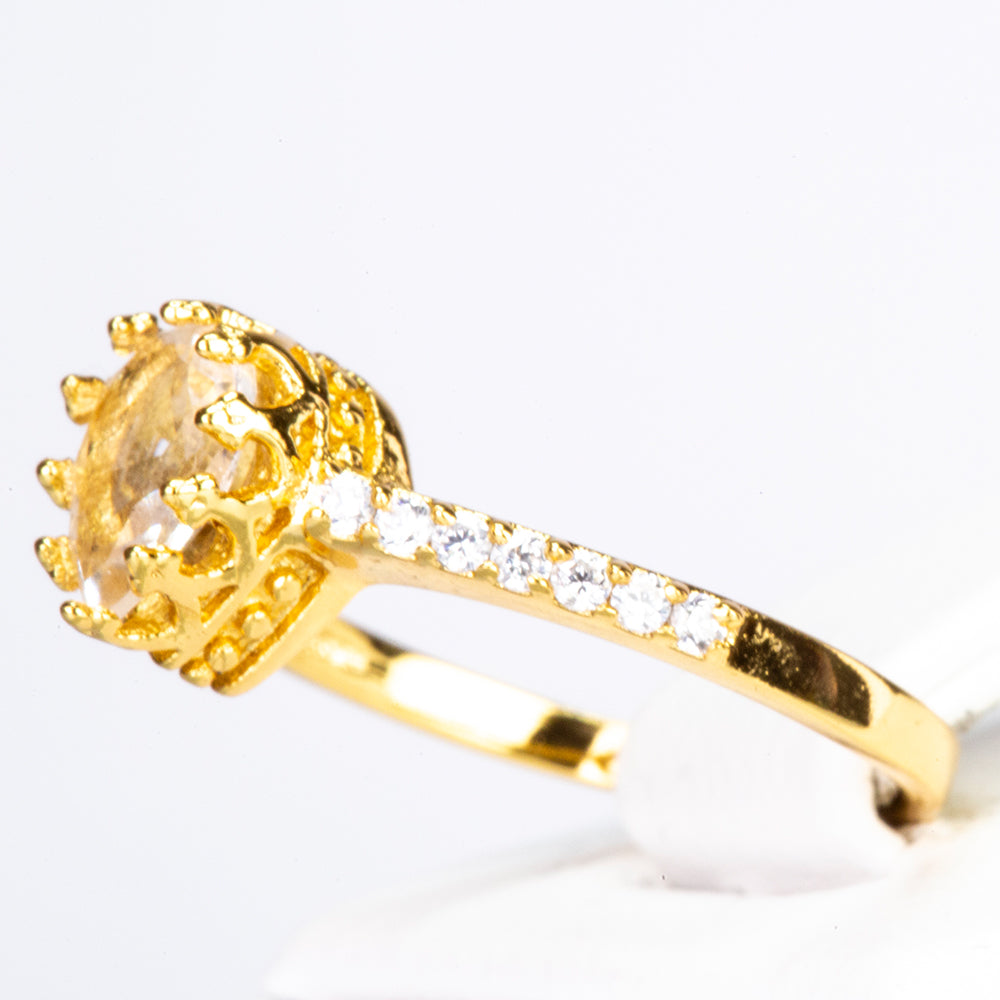 Ring aus goldplattierterr Legierung mit weißem Emporia® Kristall